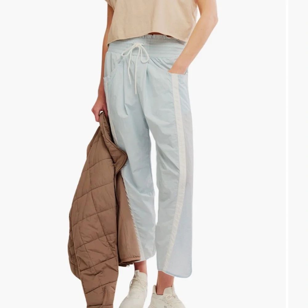 F.P. MOVEMENT WOMEN’S CHAMP IS HERE TRACK PANTS COLOR ARTIC SNOW SIZE XS NWT